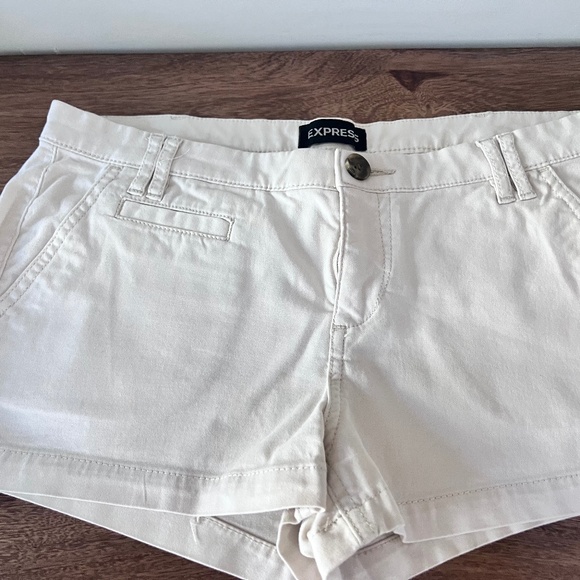 Women's Express Shorts Sz 4- Light Khaki - Picture 1 of 4